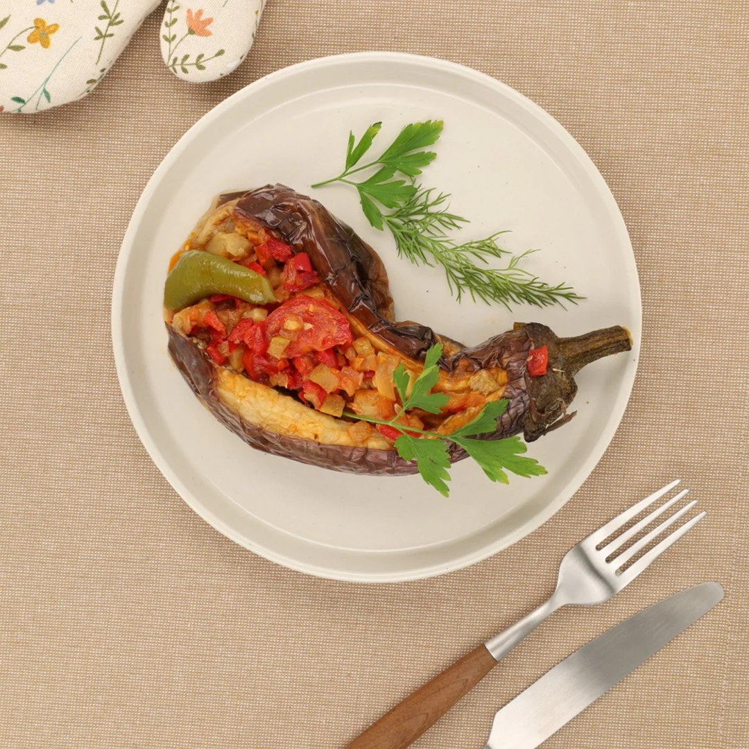 Vegane gefüllte Aubergine